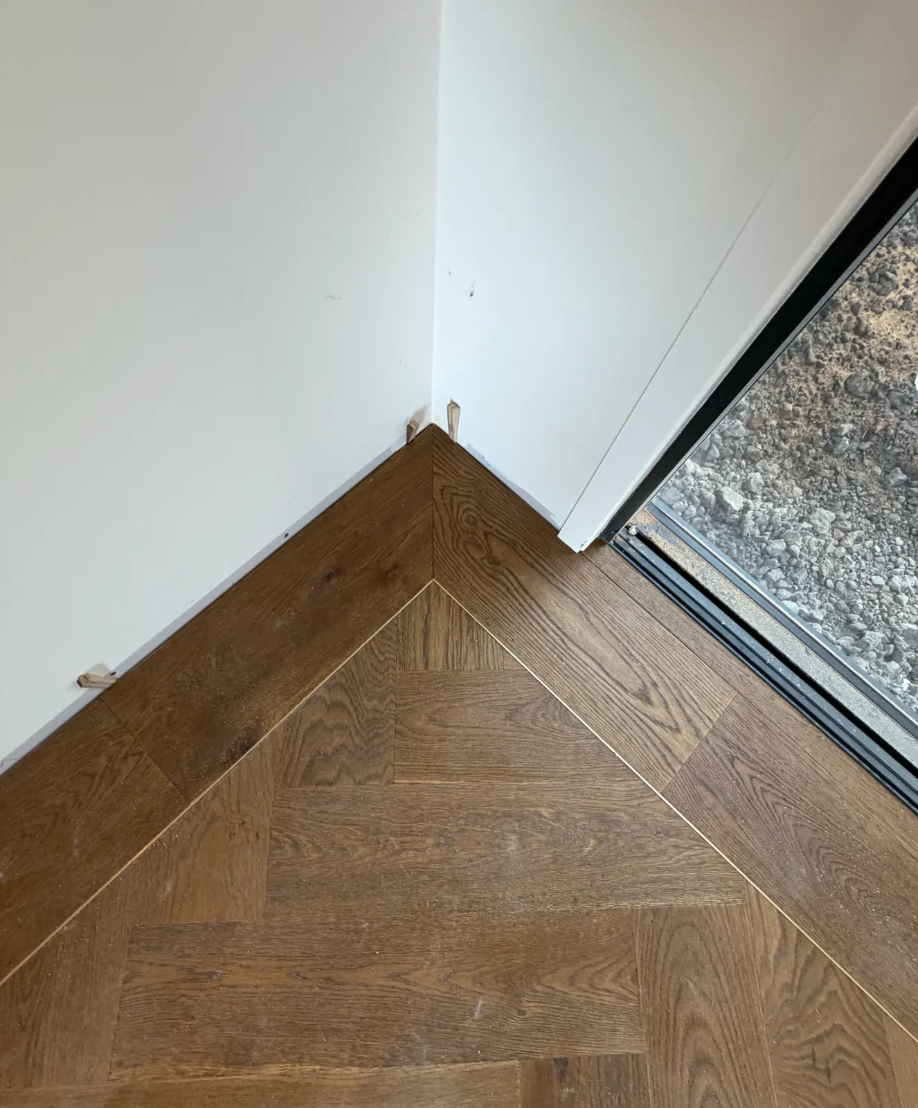 The plank border and gold L Channel Bar turning a corner in Vintage at Ellett Road, Karaka