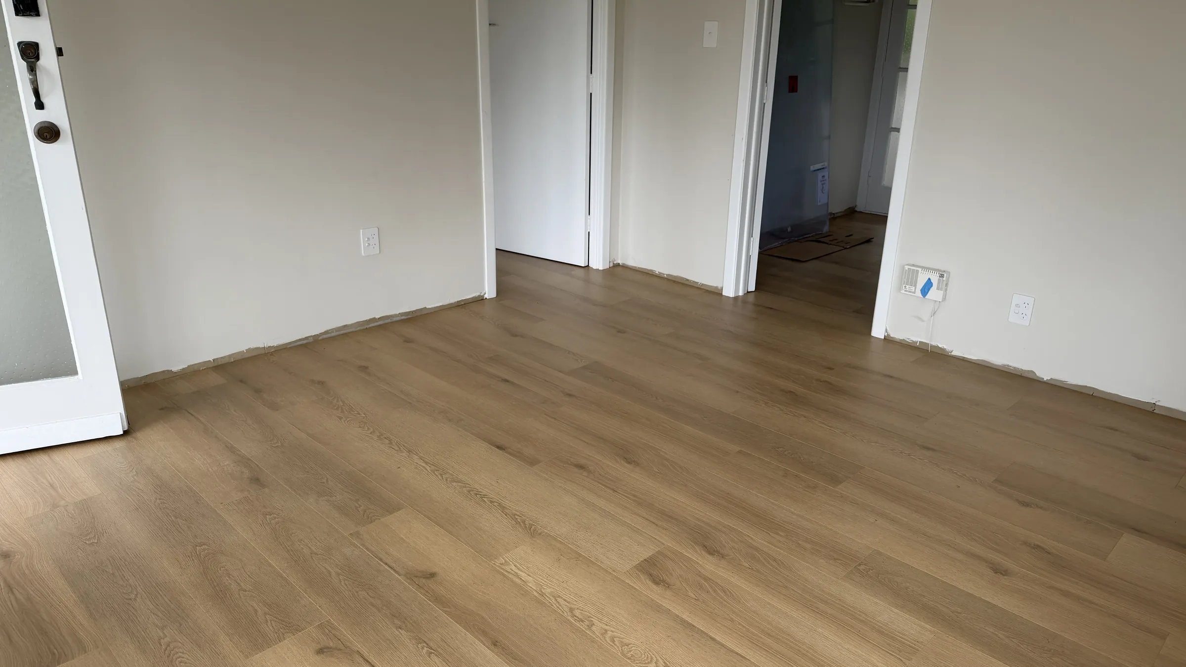 76039-26 laminate across the living room at Te Atatū Road, Te Atatū South