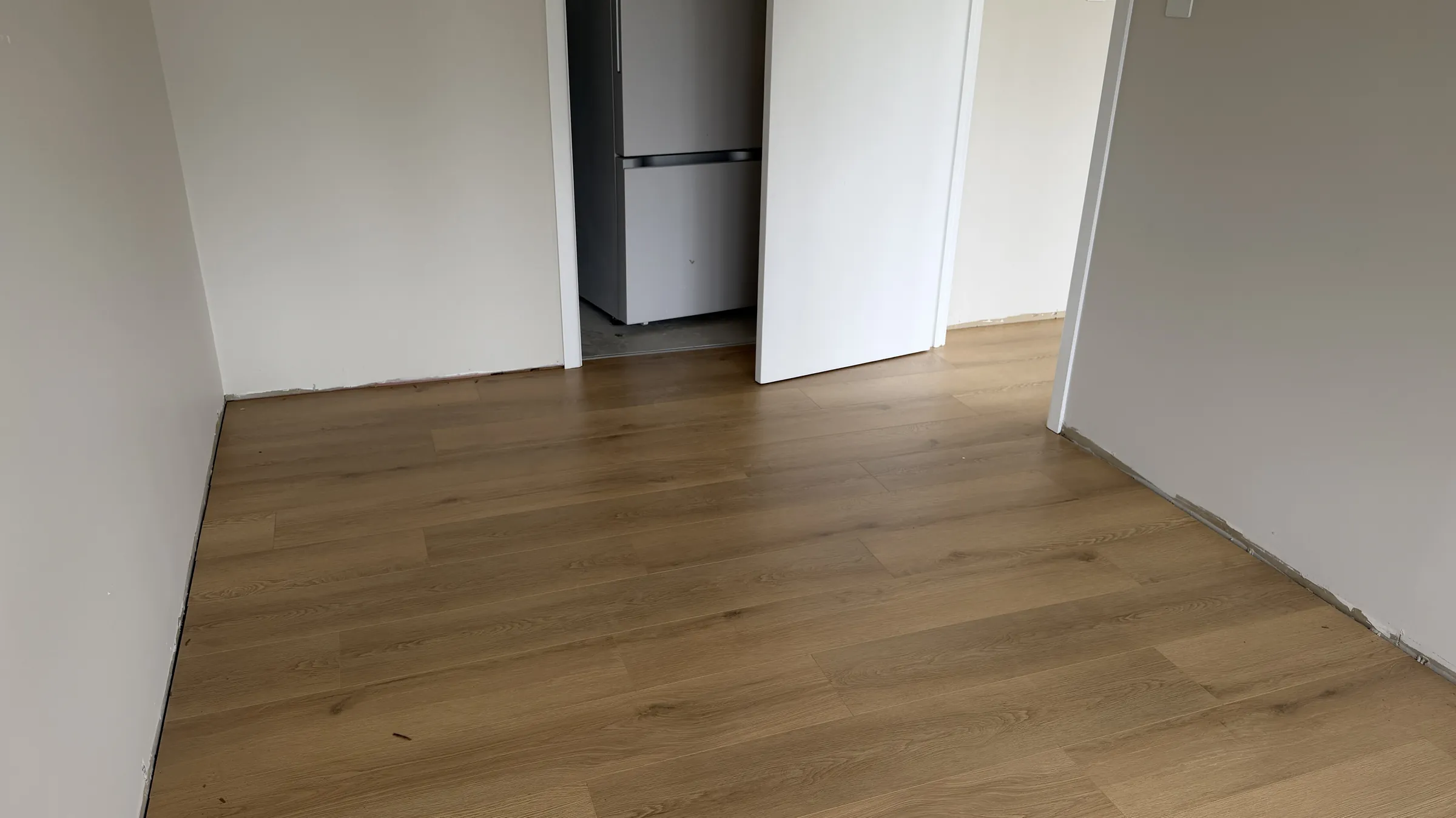 76039-26 laminate through a bedroom at Te Atatū Road, Te Atatū South