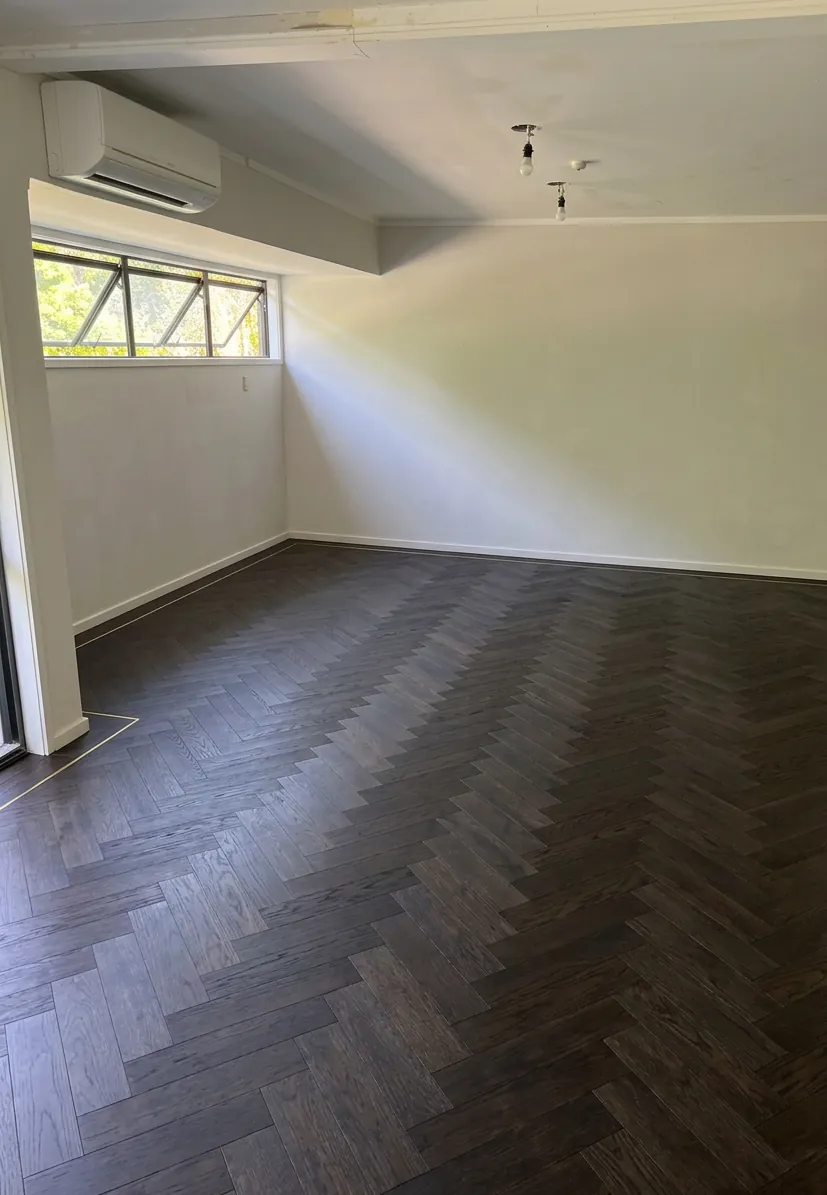 A second digital mockup of Slate Grey herringbone in the Manukau Hotel breakfast room